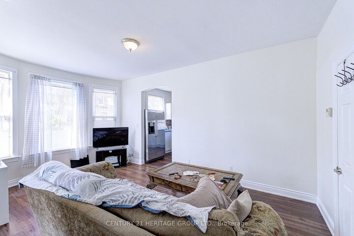 Property Photo:  243 Gibson Avenue  ON L8L 6K3 