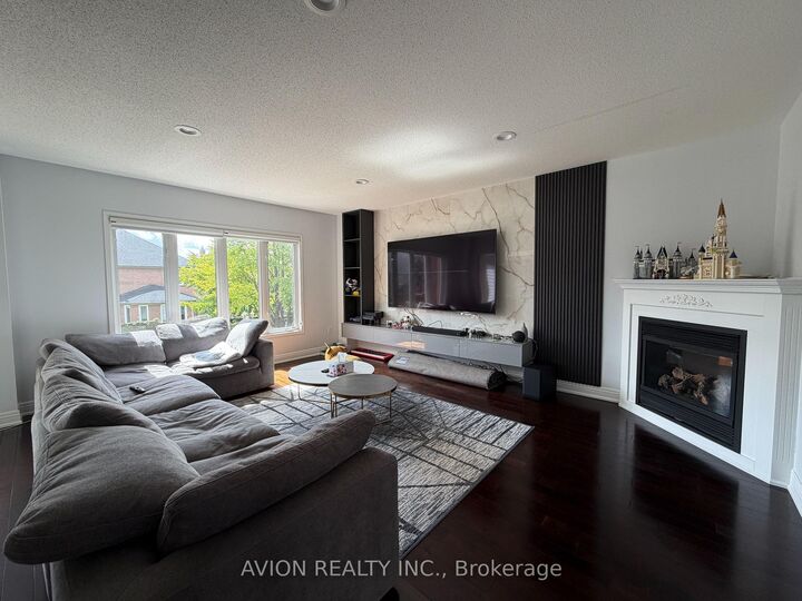 Property Photo: 29 Falling River Drive ON L4S 2R1