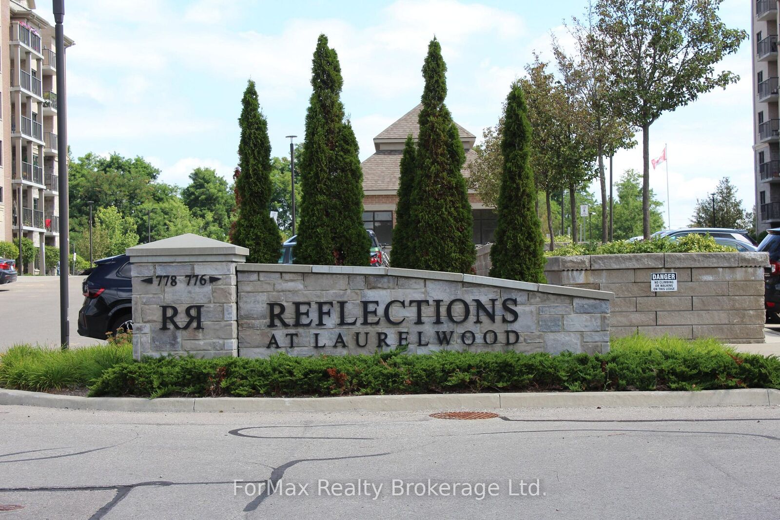 Property Photo: 778 Laurelwood Drive 313 ON N2V 0G3