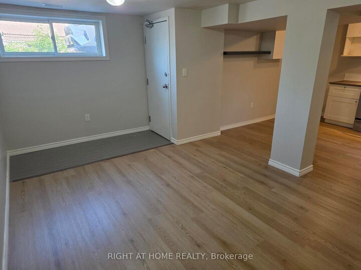 Property Photo: 35 Oak Street Lower ON L4M 3V3