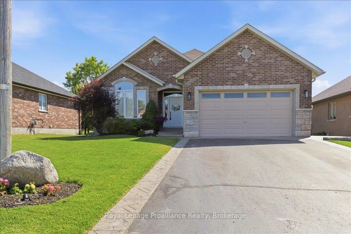 Property Photo:  109 Pinnacle Street  ON K0K 1H0 