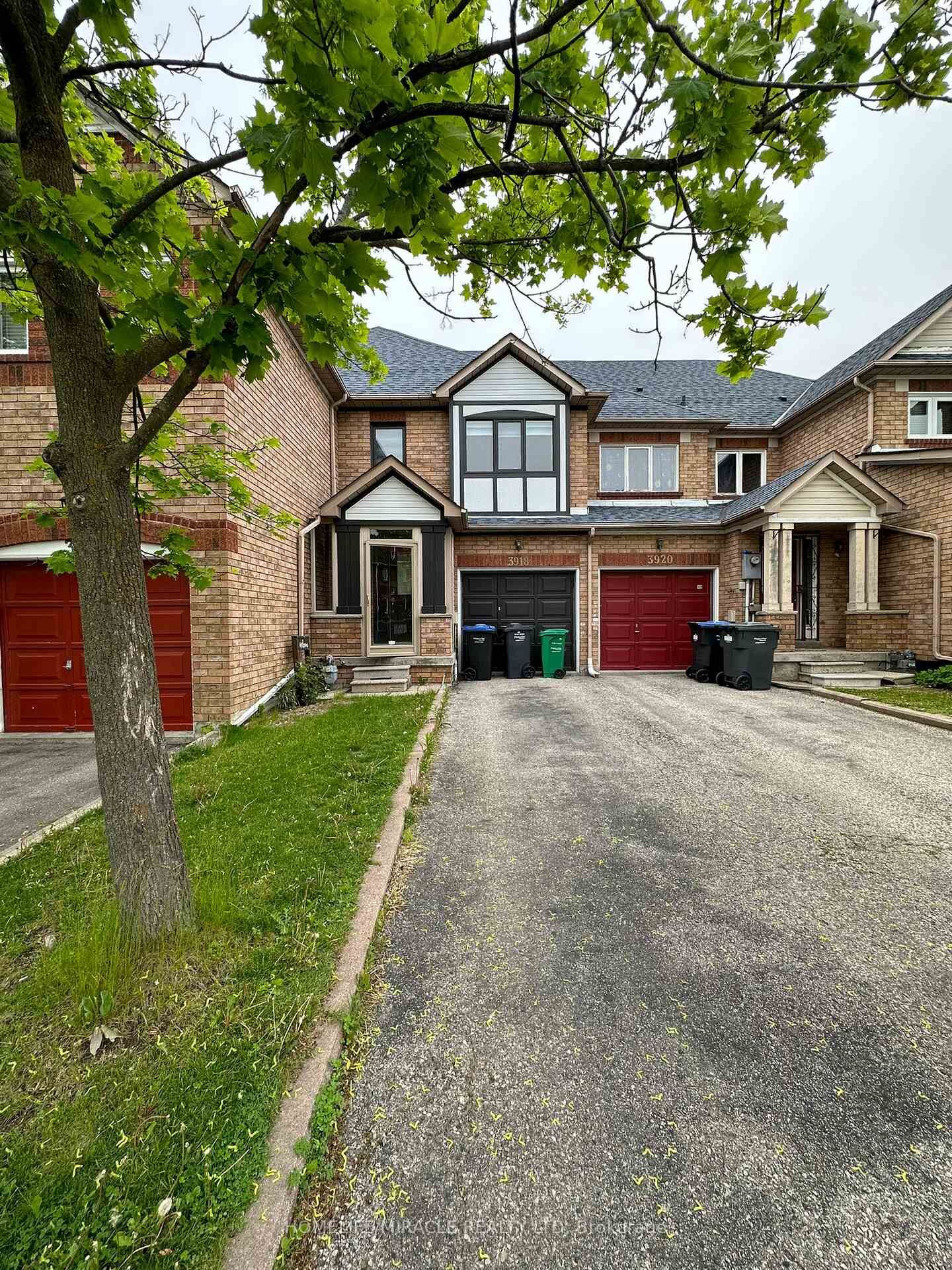 Property Photo: 3918 Zenith Court ON L5N 7H7
