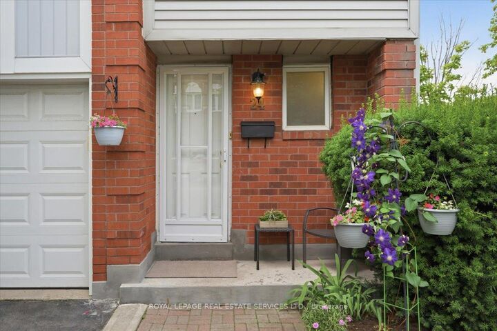Property Photo:  4605 Donegal Drive 24  ON L5M 4X7 