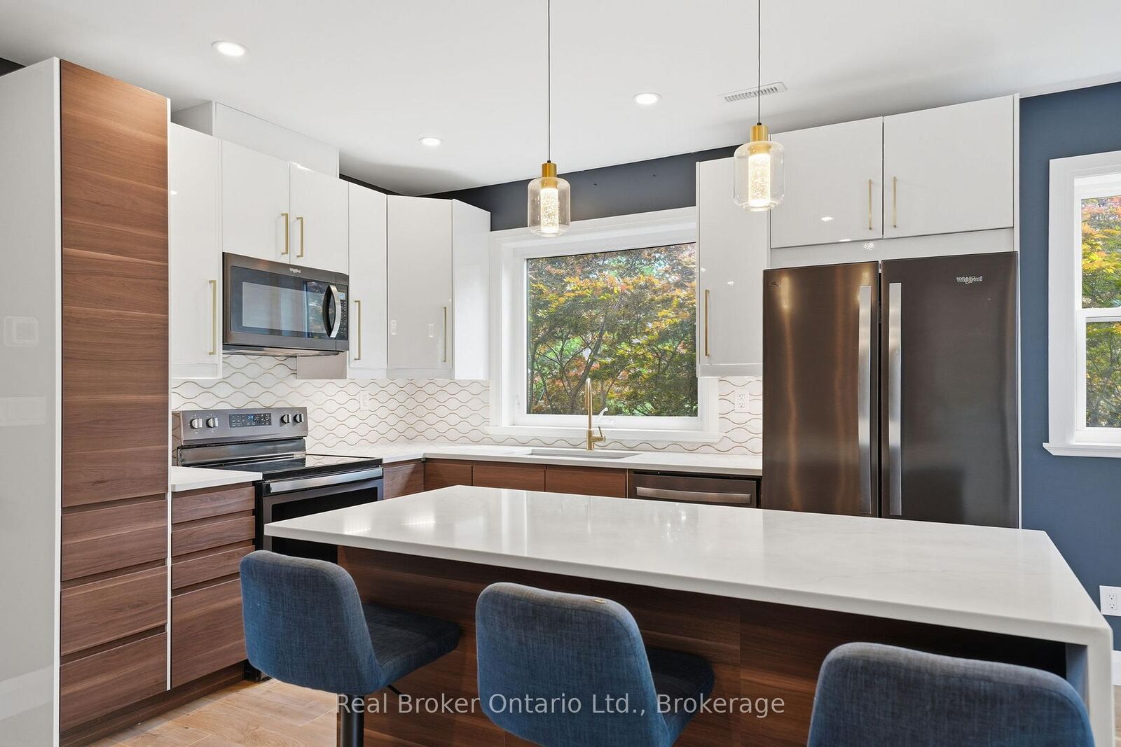 Property Photo:  58 Rosslyn Avenue N Unit 2  ON L8L 7P4 