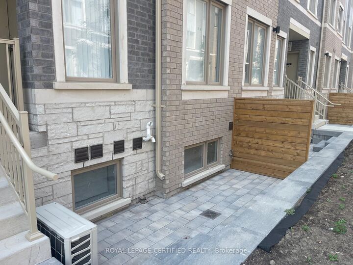 Property Photo:  151 Honeycrisp Crescent 176  ON L4K 0N7 