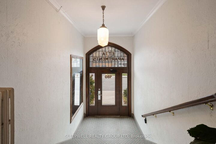 Property Photo:  180 Augusta Street 1A  ON K1N 8C1 