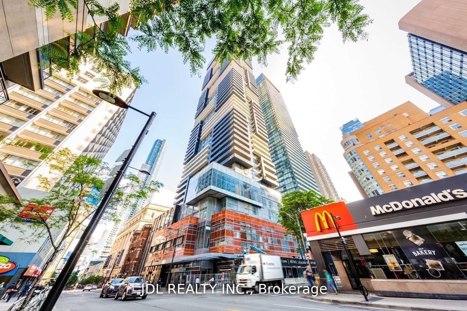 Property Photo:  7 Grenville Street 1007  ON M4Y 1A1 