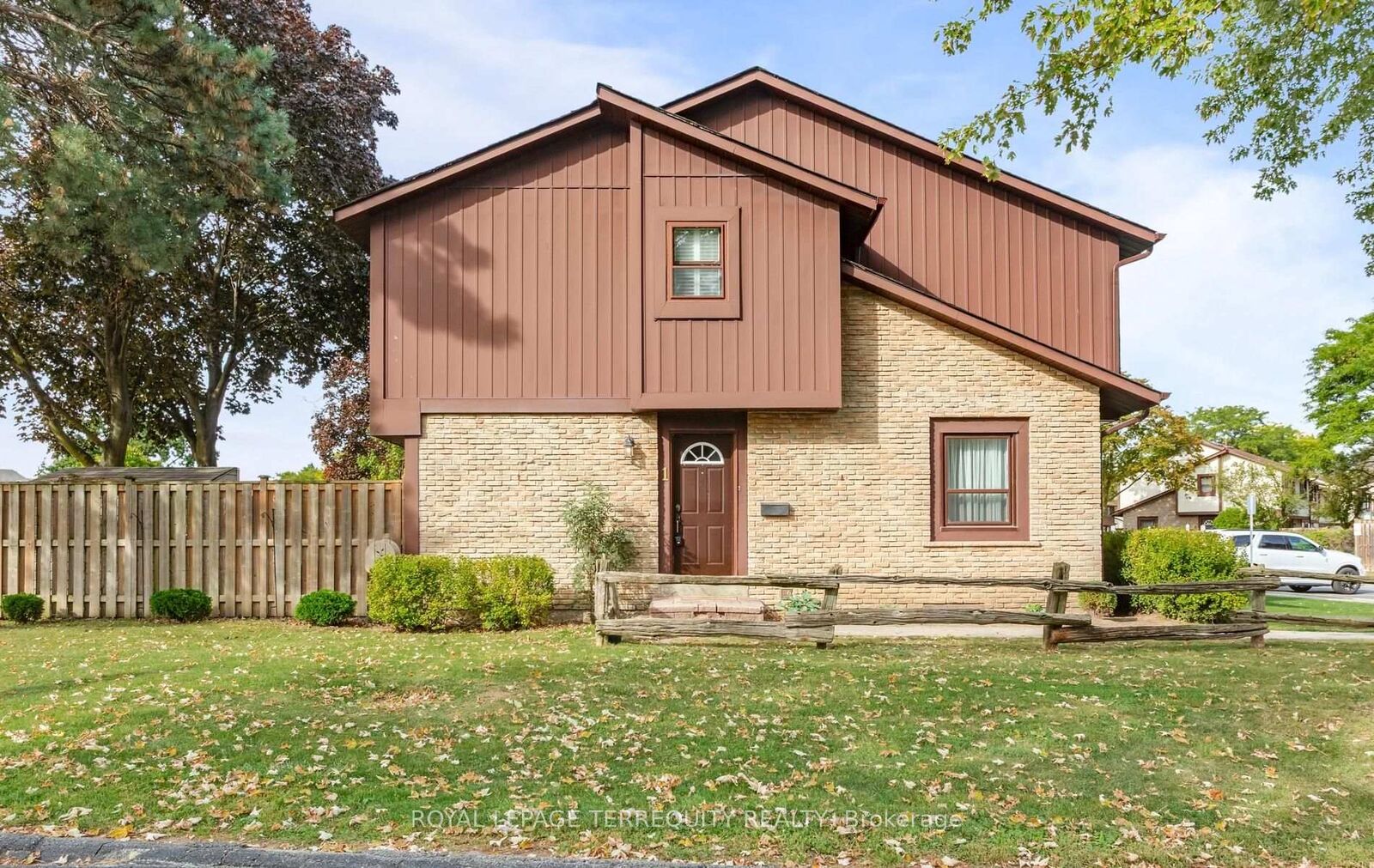Property Photo: 6650 Falconer Drive 1 ON L5N 1B5