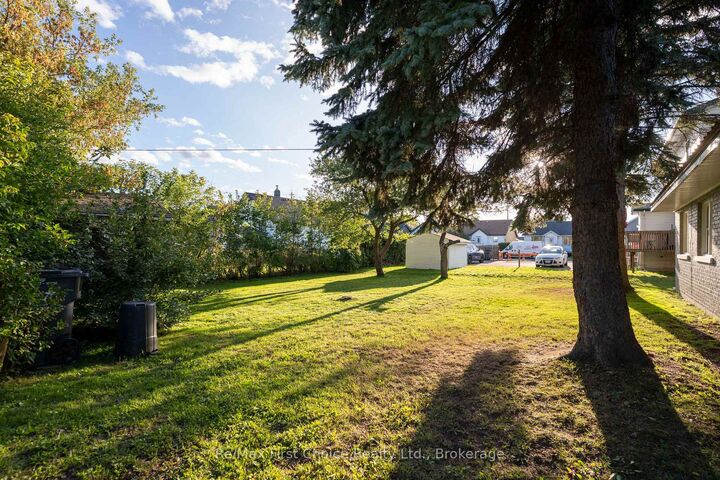 Property Photo: 1212 Walsh Street E ON P7E 4V4