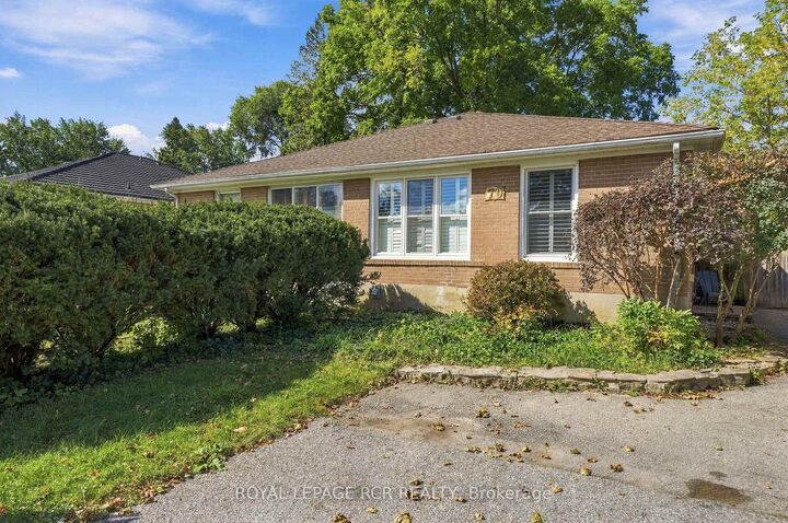 Property Photo:  70 Tecumseh Drive  ON L4G 2X4 