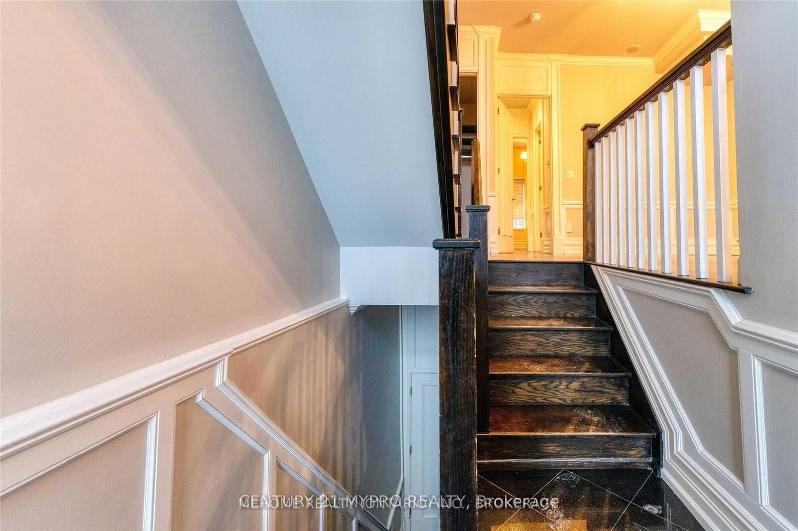 Property Photo: 280 Spadina Road ON M5R 2V4