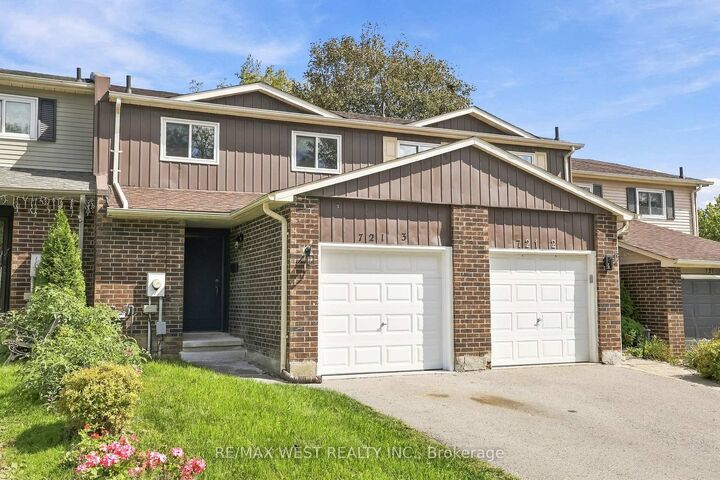 Property Photo: 721 Cricklewood Drive 3 ON L1K 1R5
