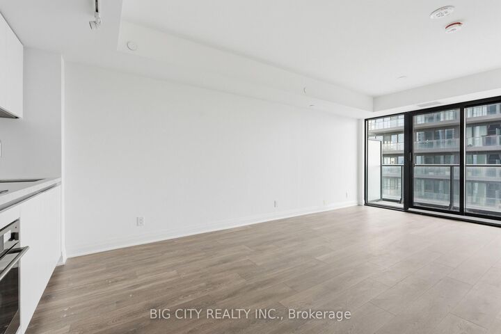 Property Photo:  25 Frederick Todd Way 1906  ON M4G 0E8 