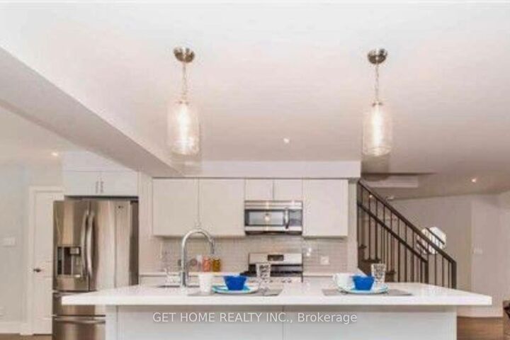 Property Photo: 1112 Centre Street S ON L1N 4X8