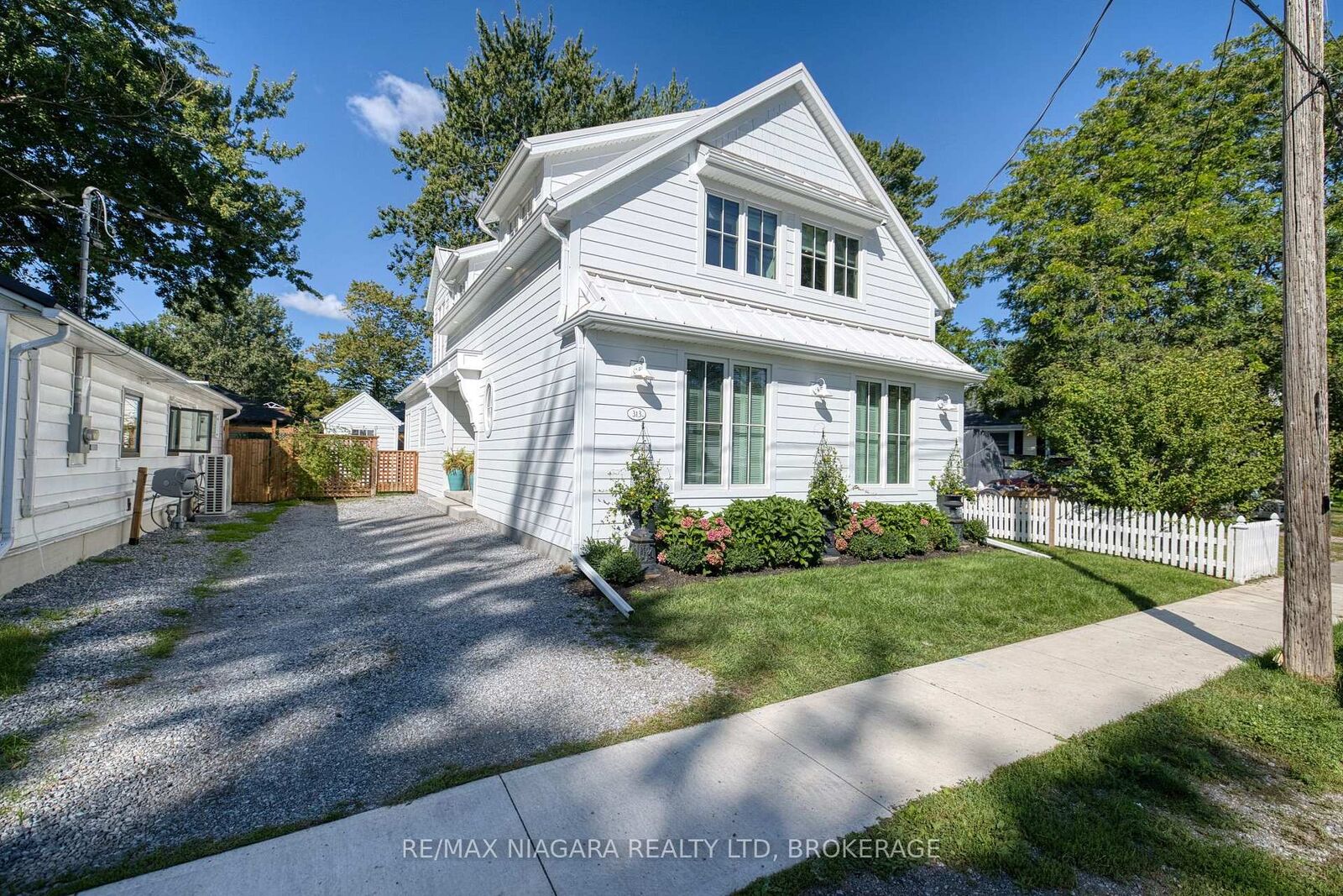 Property Photo:  313 Beechwood Avenue W  ON L0S 1B0 