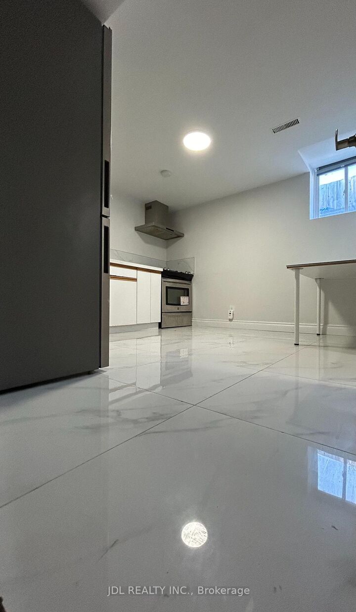 Property Photo:  91 Bushmills Sq Square One Bedroom Unit Bsmt  ON M1V 1K5 