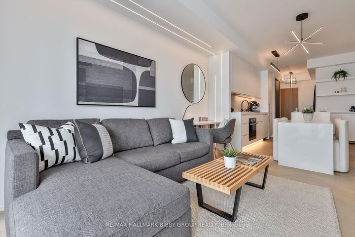 Property Photo:  200 Bloor Street W 1204  ON M5S 1T8 