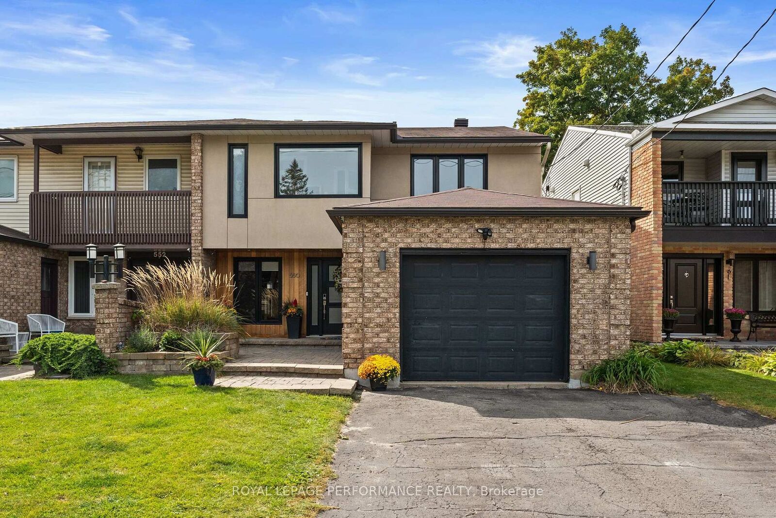 Property Photo:  550 Foxview Place  ON K1K 4C4 
