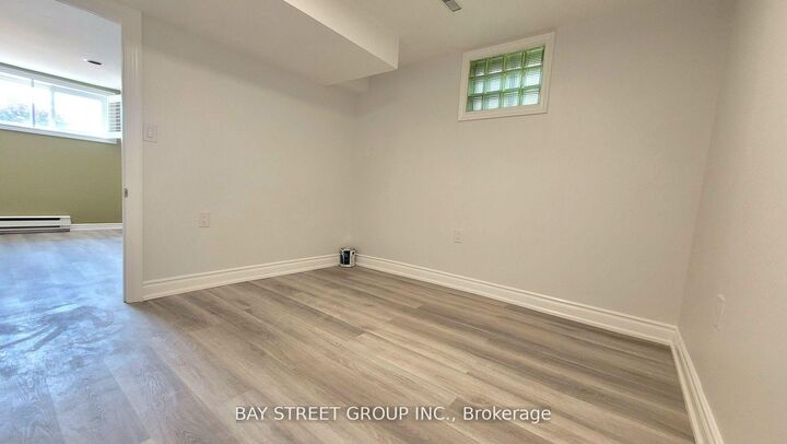 Property Photo:  37 Sir Bodwin Place Lower  ON L3P 2X7 