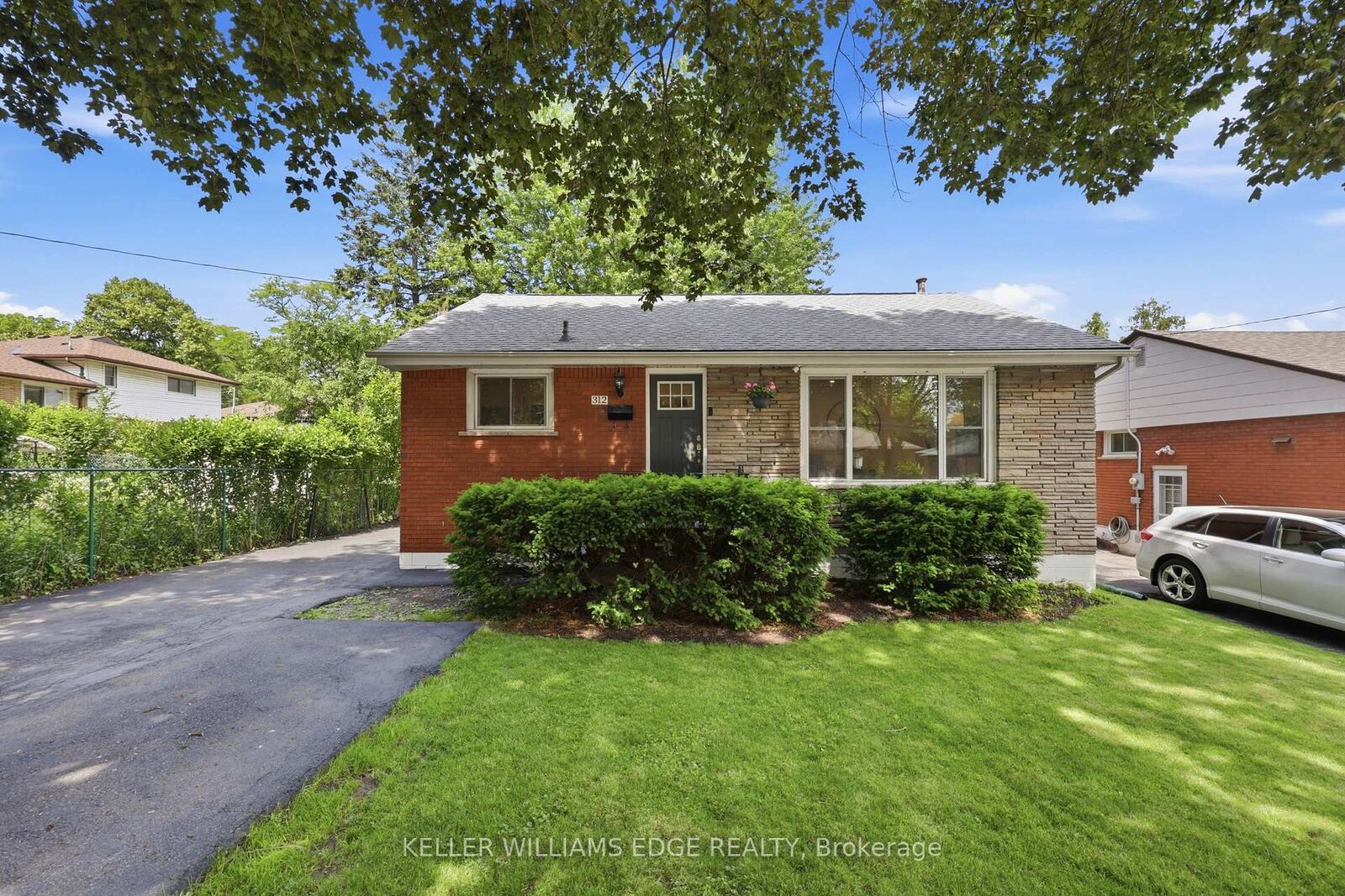 Property Photo:  312 Upper Paradise Road  ON L9C 5C4 