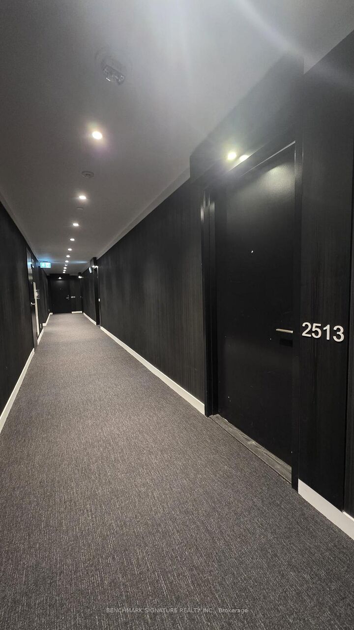 Property Photo:  20 Edward Street 2513  ON M5G 0C5 