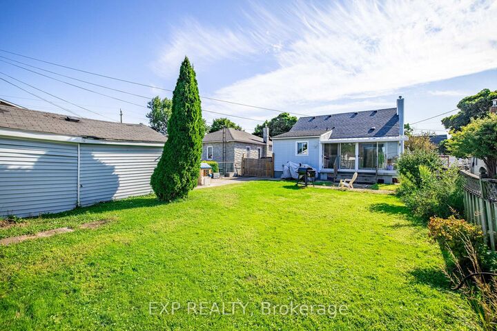 Property Photo:  293 McAlpine Avenue S Upper  ON L3B 1V1 
