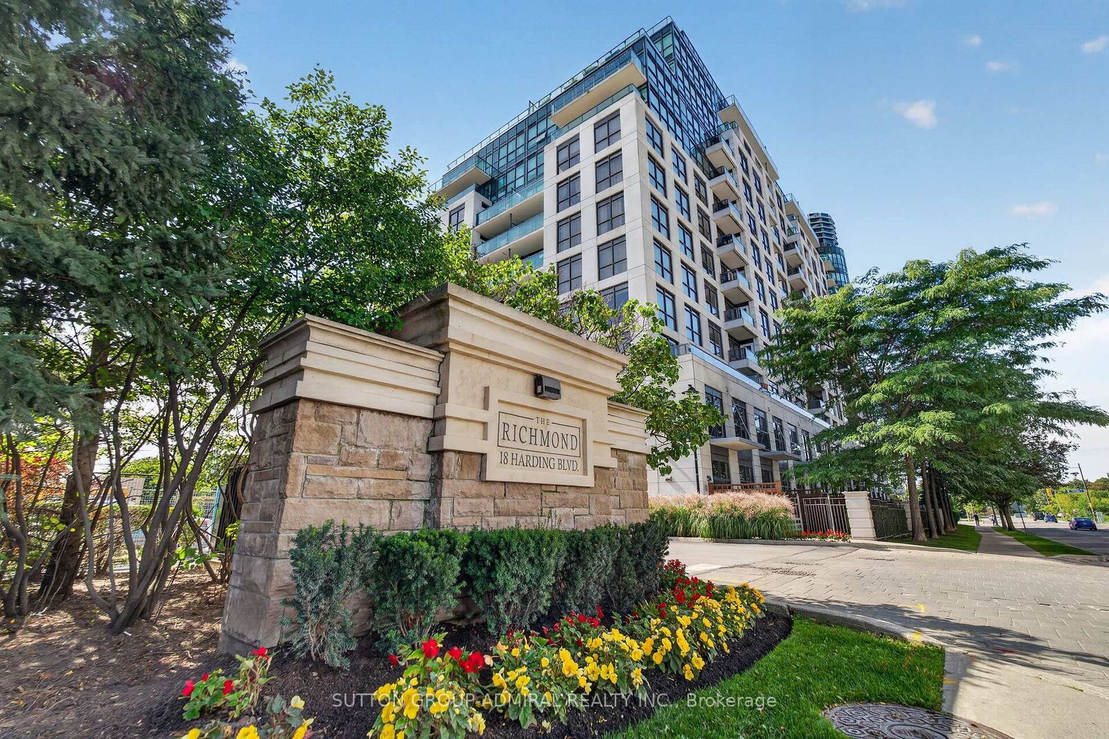 Property Photo: 18 Harding Boulevard 1203 ON L4C 0T3