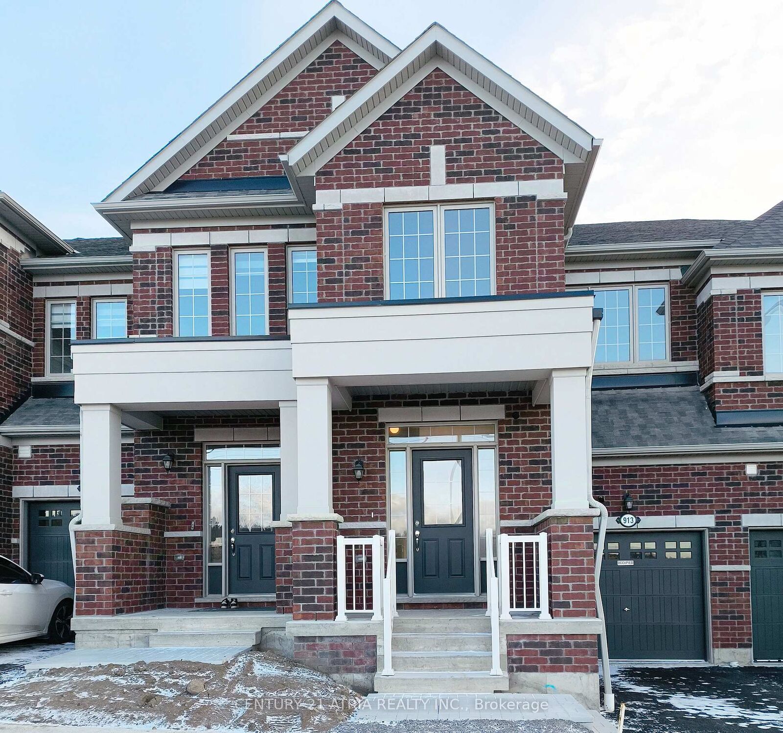 Property Photo:  913 Elizabeth McKenzie Drive  ON L1X 0P5 