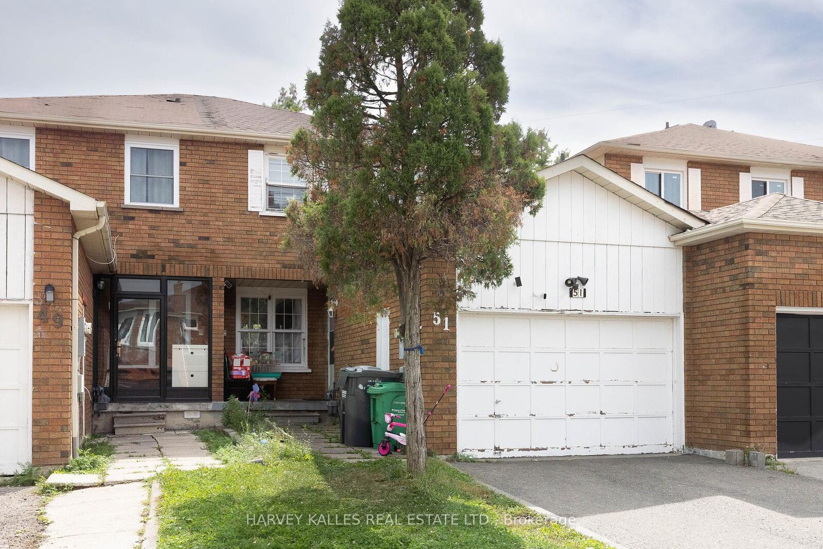 Property Photo: 51 Tulip Drive ON L6Y 3W3