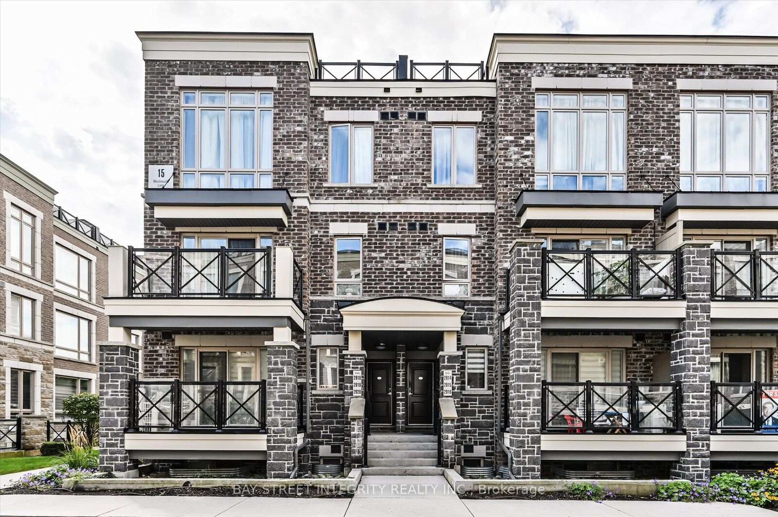 Property Photo: 15 Westmeath Lane 2916 ON L6B 1N5