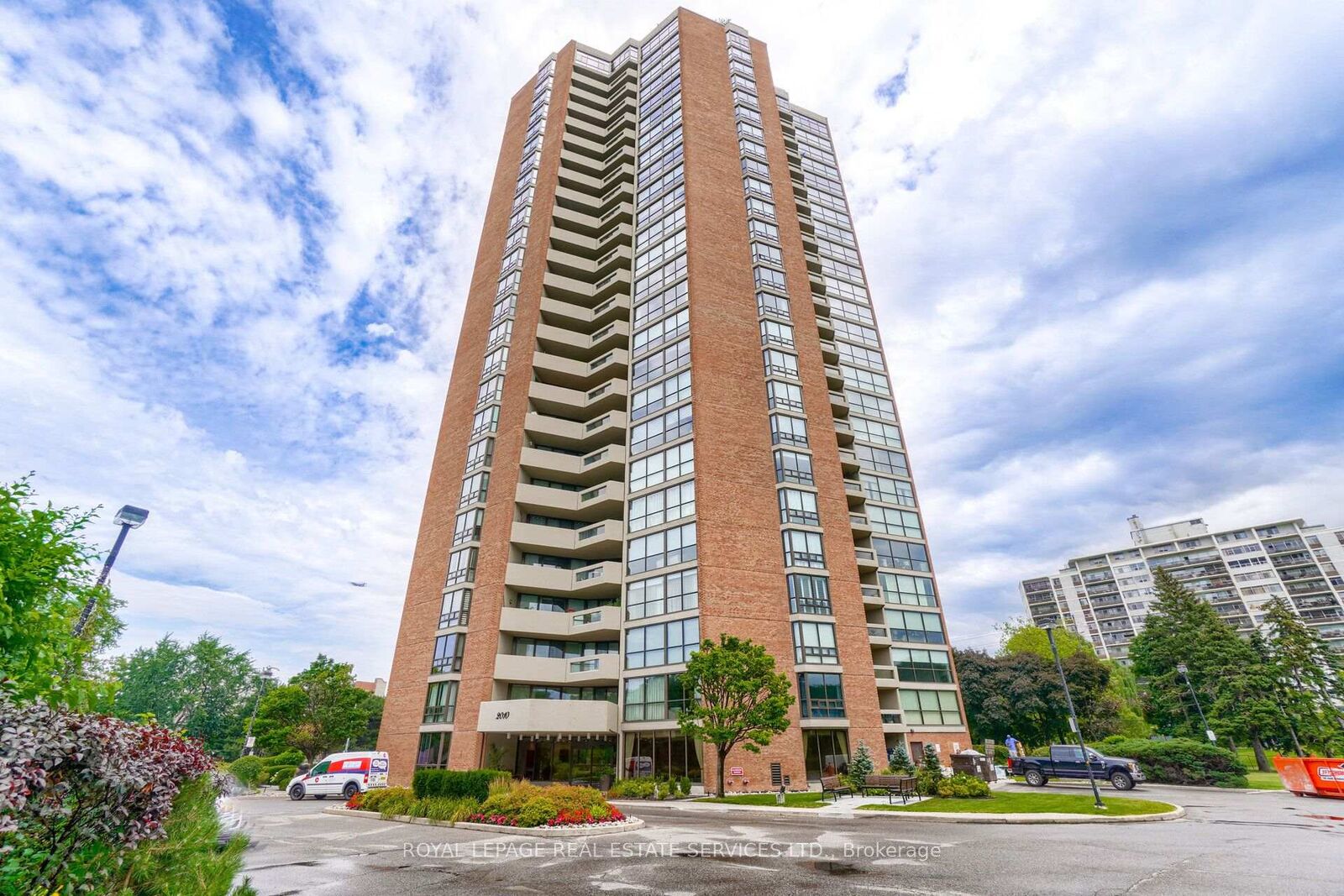 Property Photo: 2010 Islington Avenue 2305 ON M9P 3S8