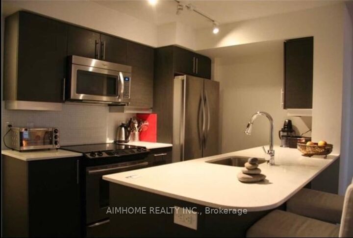 Property Photo: 35 Bastion Street 1802 ON M5V 0C2