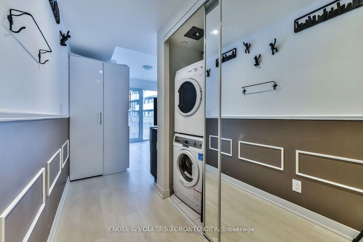 Property Photo: 88 Harbour Street 4111 ON M5J 0C3