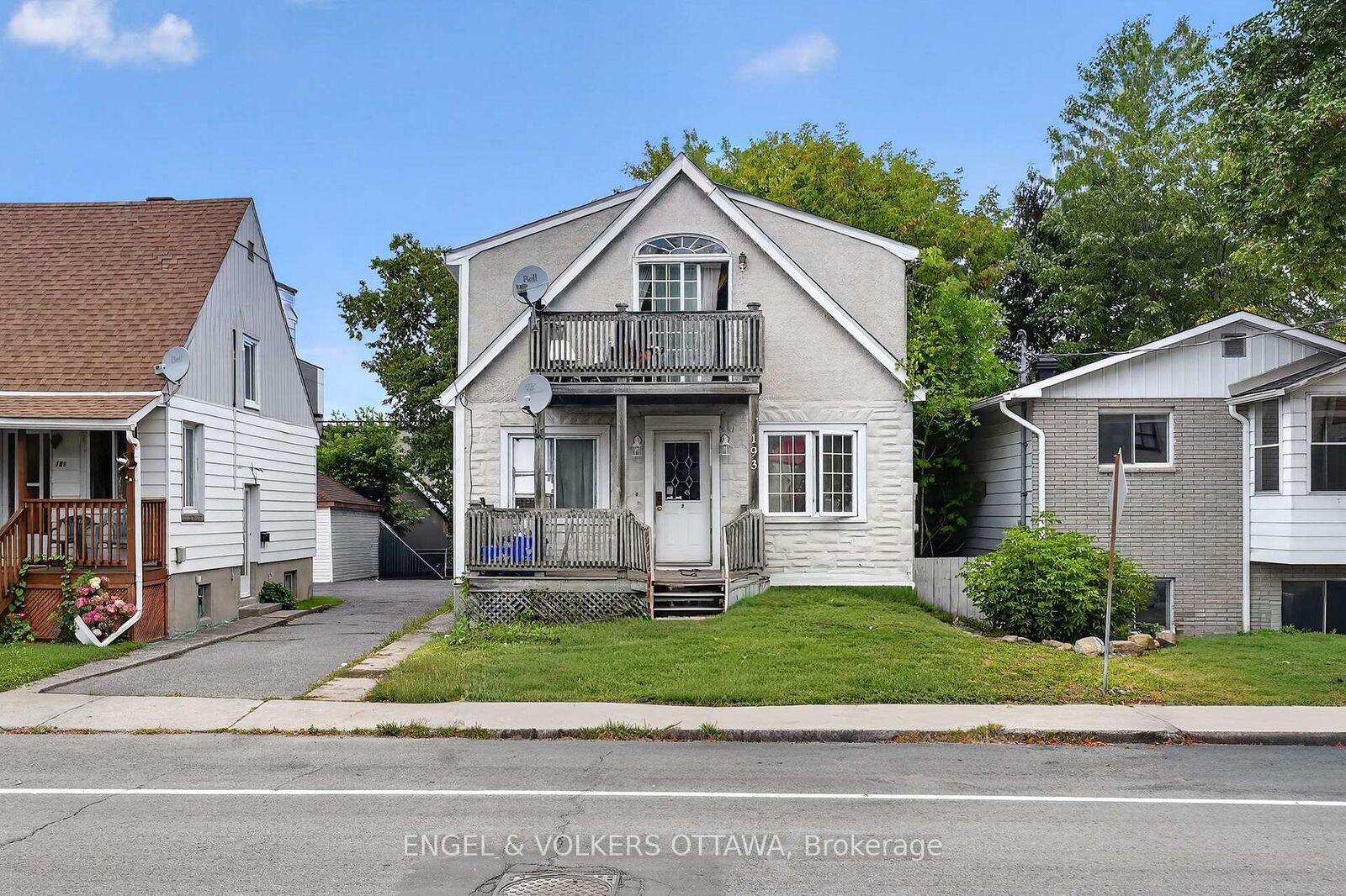 Property Photo:  193 Deschamps Avenue  ON K1L 5Z3 