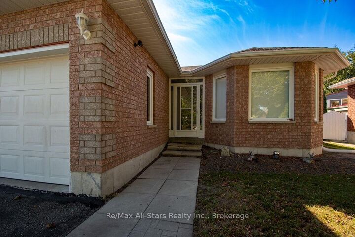 Property Photo:  41 McGibbon Boulevard  ON K9V 6G4 