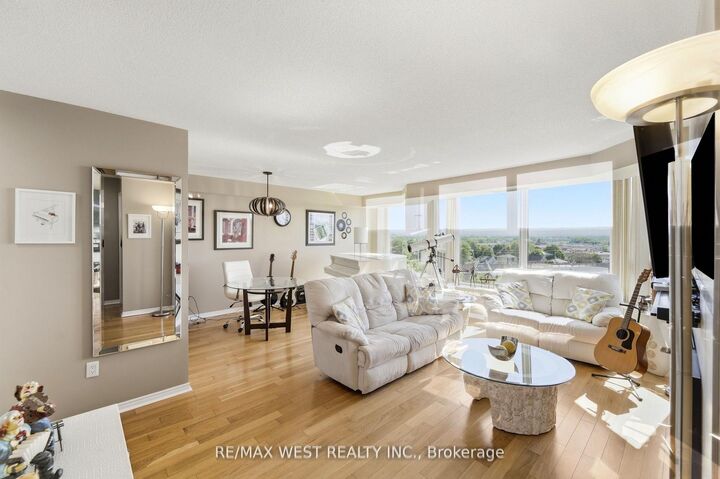 Property Photo:  81 Scott Street 808  ON L2N 7L5 