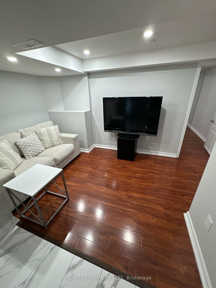 Property Photo:  314 Harrowsmith Drive Lower  ON L5R 1P7 