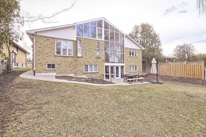 Property Photo:  122 Elvaston Drive  ON M4A 1N6 