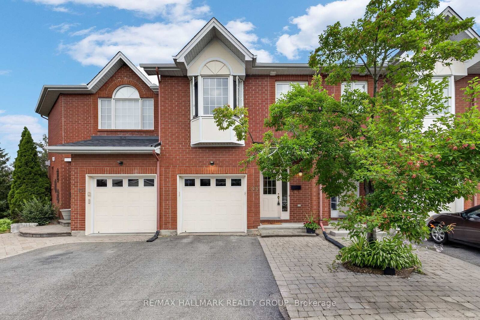 Property Photo:  103 Tall Oak Private  ON K1G 6T3 