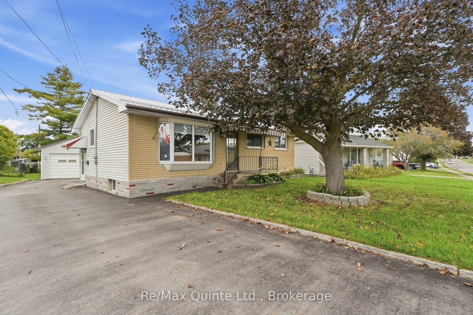 Property Photo:  237 Byron Street  ON K8V 2Z2 