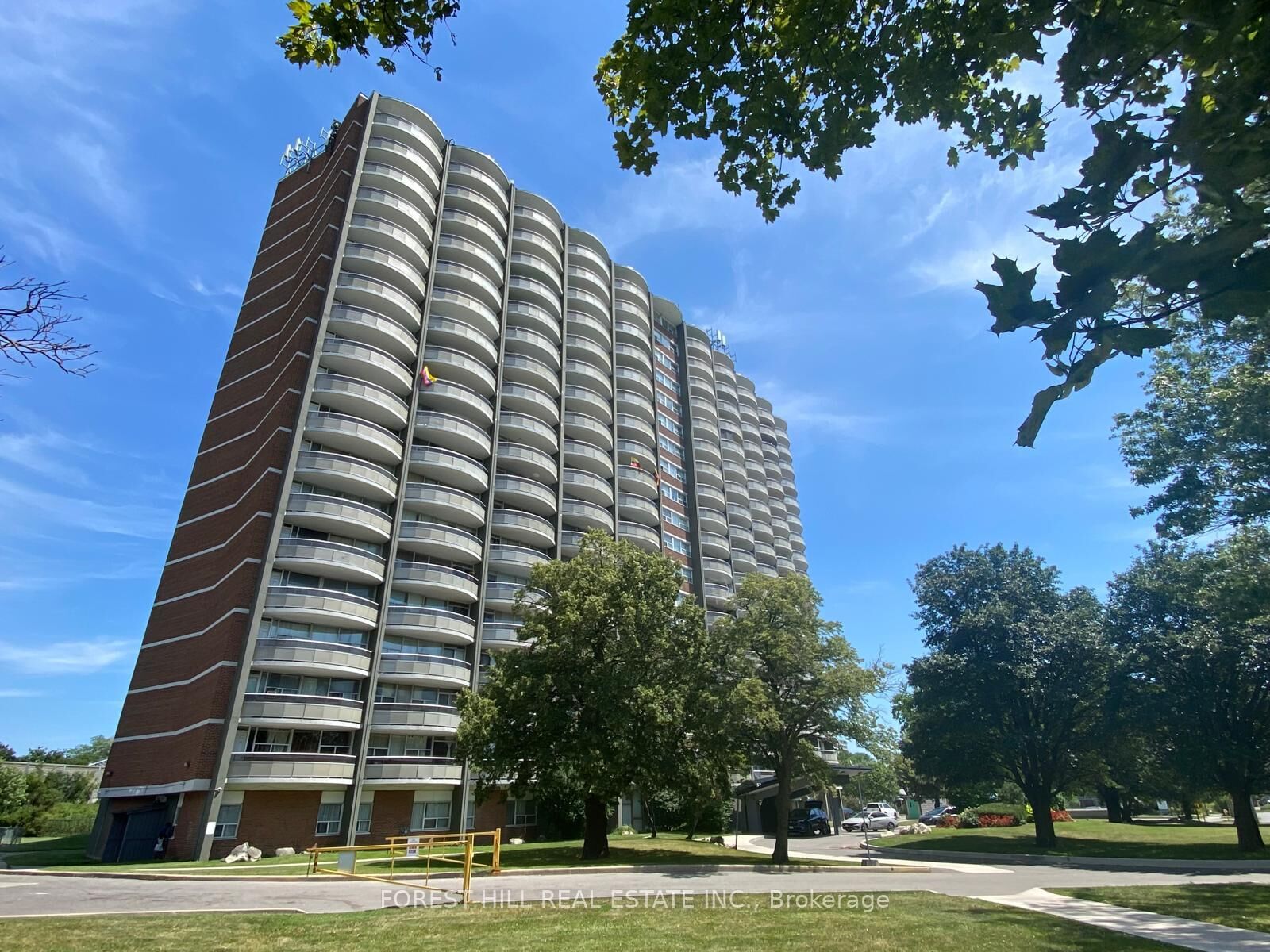 Property Photo:  135 Fenelon Drive 1206  ON M3A 3K8 