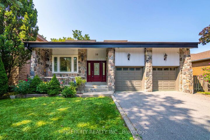 Property Photo:  10 East Drive E  ON L6G 1A4 