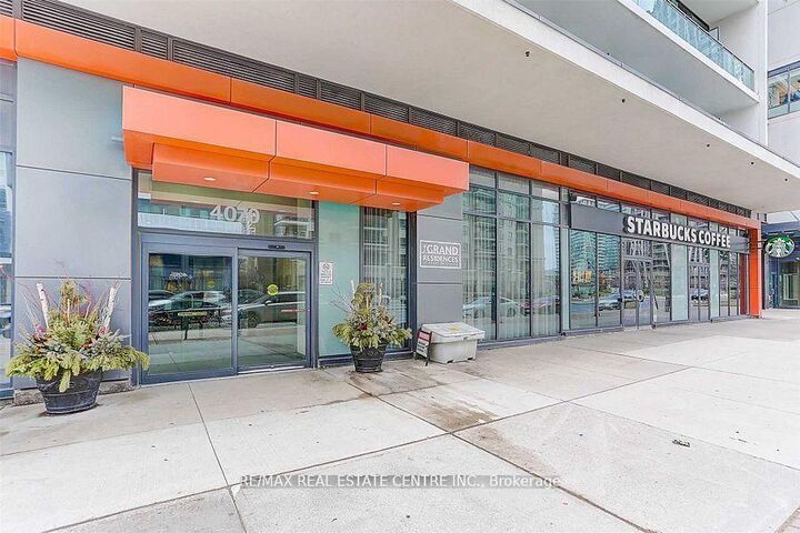 Property Photo:  4070 Confederation Parkway 2104  ON L5B 0E9 
