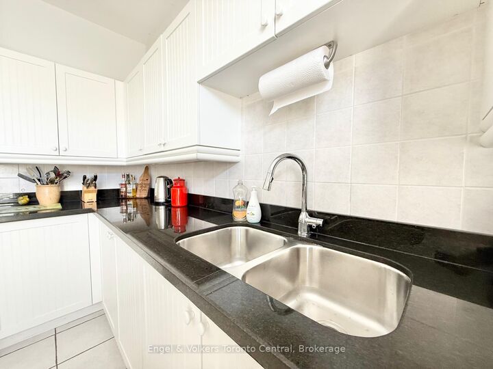 Property Photo: 55 Clubhouse Drive ON L9Y 4Z5