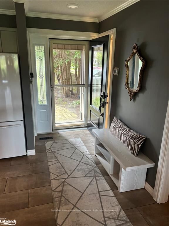 Property Photo:  570 Oxbow Crescent  ON L9Y 5B4 