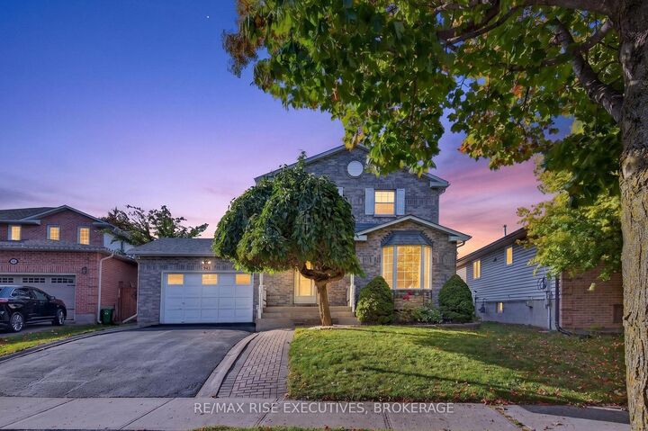 Property Photo:  947 Prestwick Crescent  ON K7M 8G7 