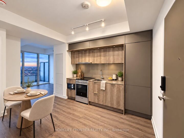Property Photo:  448 Burnhamthorpe Road W 7303  ON L5B 0R4 