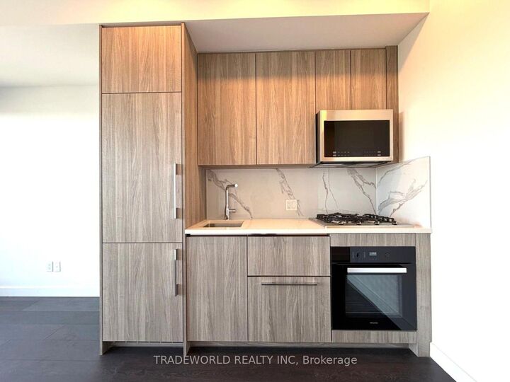 Property Photo:  68 Esther Shiner Boulevard 2807  ON M2K 0J6 
