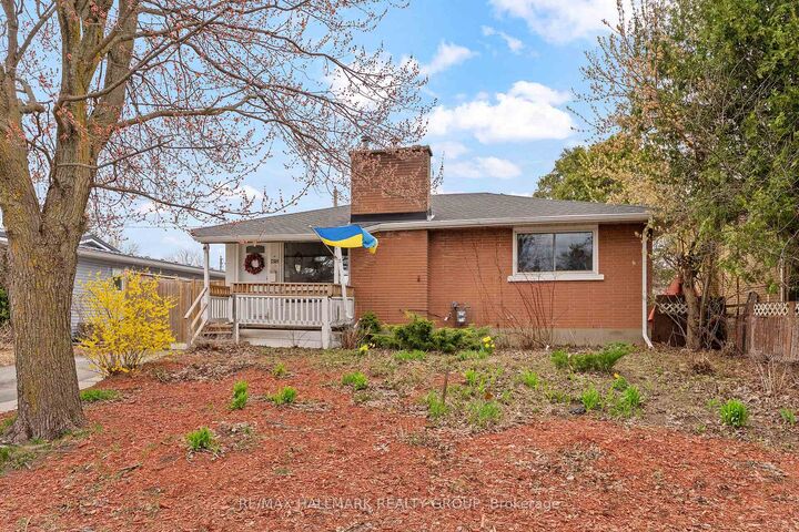 Property Photo:  1318 Avenue Q N/A  ON K1G 0B6 
