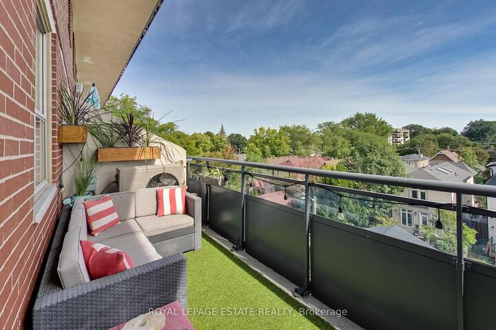 Property Photo:  1071 Woodbine Avenue 311  ON M4C 4C2 